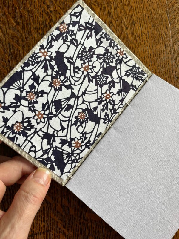 Carnet reliure copte fleurs et éventails