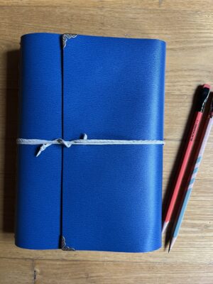 Couverture "Voyageur" en cuir bleu, A5