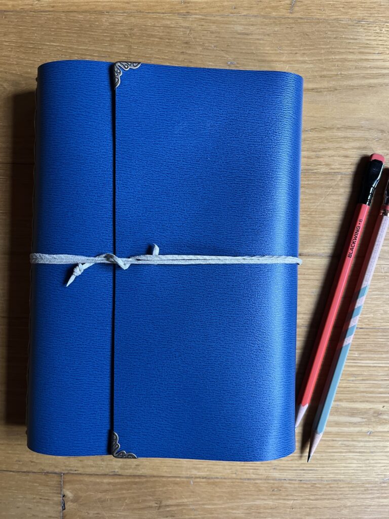 Couverture "Voyageur" en cuir bleu, A5